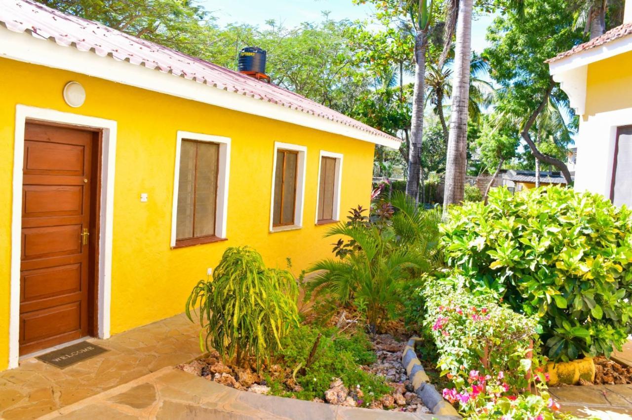 Apartmenthaus Salama Villen In Diani Diani Beach Zewnętrze zdjęcie